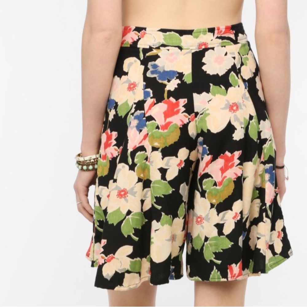 Kimchi Blue Floral High Waisted Culotte Shorts. - Picture 2 of 8